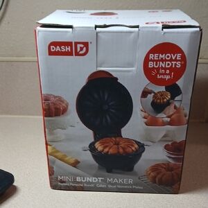 Ash Mini Bundt Maker - Red